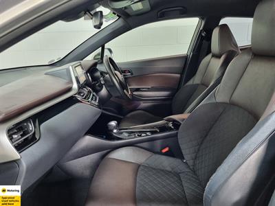 2017 Toyota C-HR - Thumbnail