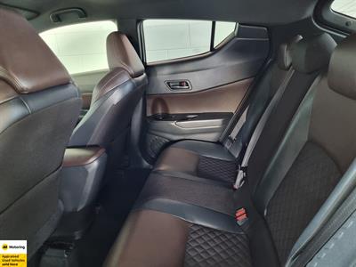 2017 Toyota C-HR - Thumbnail
