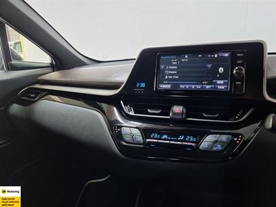 2017 Toyota C-HR - Thumbnail