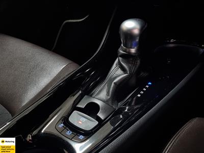 2017 Toyota C-HR - Thumbnail