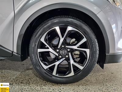 2017 Toyota C-HR - Thumbnail