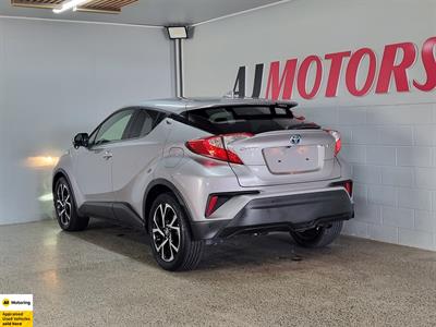 2017 Toyota C-HR - Thumbnail