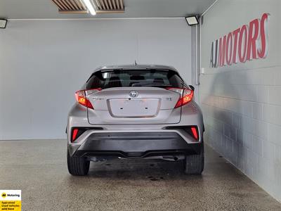 2017 Toyota C-HR - Thumbnail