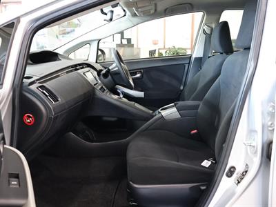 2014 Toyota Prius - Thumbnail