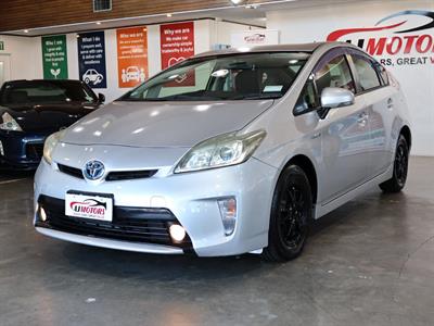 2014 Toyota Prius - Thumbnail