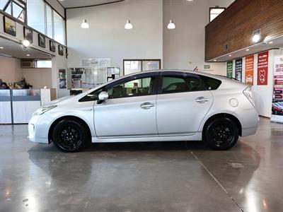 2014 Toyota Prius - Thumbnail