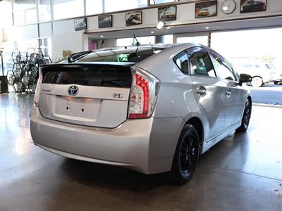 2014 Toyota Prius - Thumbnail