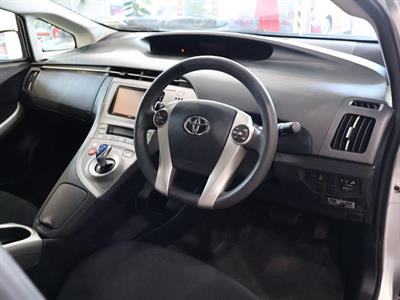 2014 Toyota Prius - Thumbnail