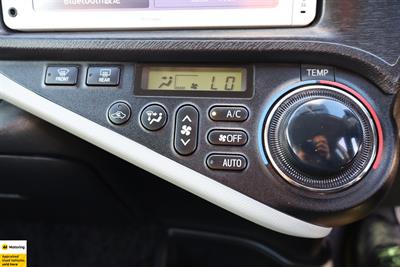 2014 Toyota Aqua - Thumbnail