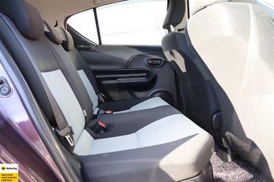 2014 Toyota Aqua - Thumbnail