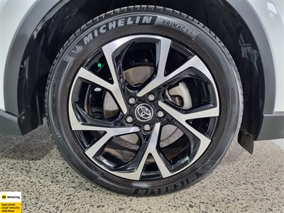 2018 Toyota C-HR - Thumbnail