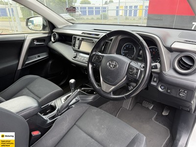 2017 Toyota RAV4 - Thumbnail