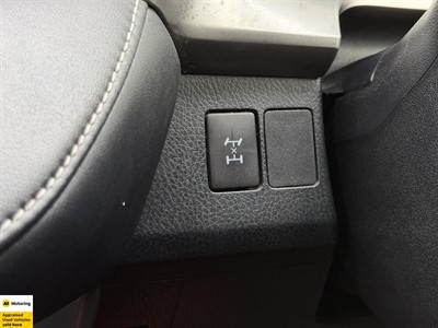 2017 Toyota RAV4 - Thumbnail