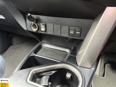 2017 Toyota RAV4 - Thumbnail