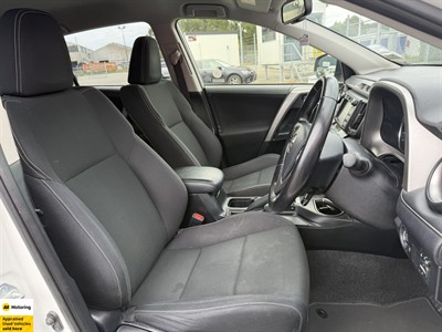 2017 Toyota RAV4 - Thumbnail