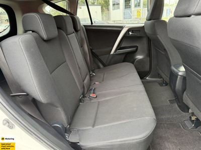 2017 Toyota RAV4 - Thumbnail