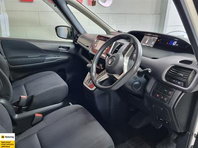 2017 Nissan Serena - Thumbnail