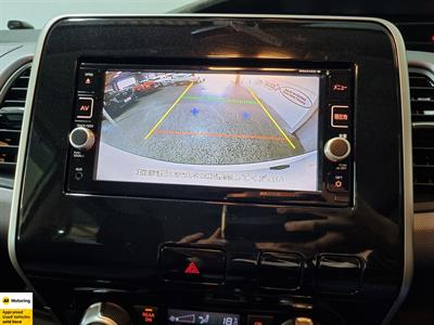 2017 Nissan Serena - Thumbnail