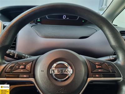 2017 Nissan Serena - Thumbnail