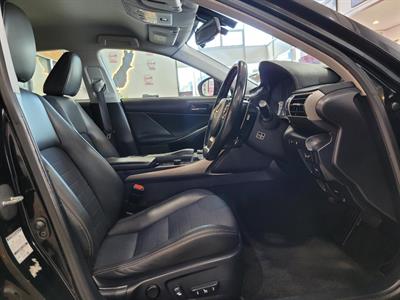 2013 Lexus IS 300h - Thumbnail