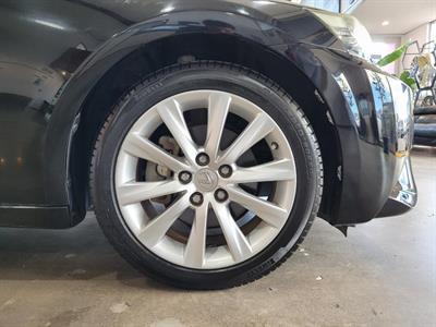 2013 Lexus IS 300h - Thumbnail