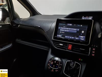 2014 Toyota Noah - Thumbnail