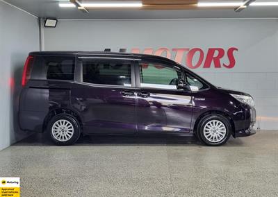 2014 Toyota Noah - Thumbnail