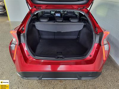 2016 Toyota Prius - Thumbnail