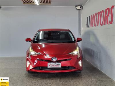 2016 Toyota Prius - Thumbnail