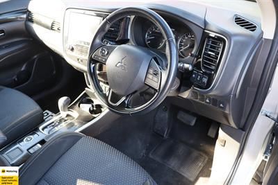 2022 Mitsubishi Outlander - Thumbnail