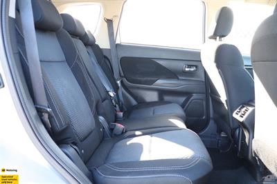 2022 Mitsubishi Outlander - Thumbnail