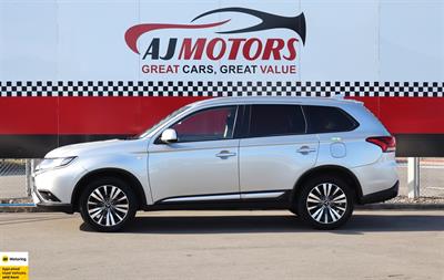 2022 Mitsubishi Outlander - Thumbnail