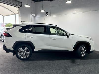 2019 Toyota RAV4 - Thumbnail