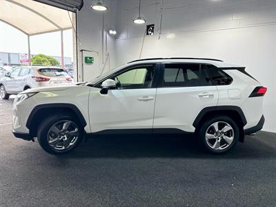 2019 Toyota RAV4 - Thumbnail