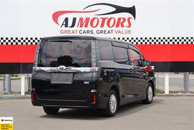 2014 Toyota Voxy - Thumbnail