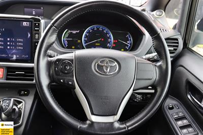 2014 Toyota Voxy - Thumbnail