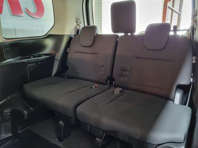 2017 Nissan Serena - Thumbnail