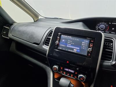 2017 Nissan Serena - Thumbnail