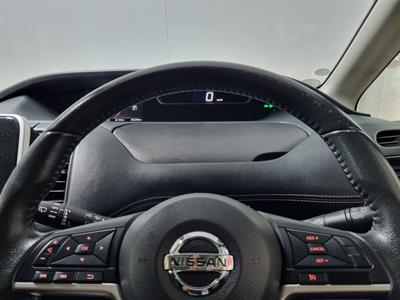 2017 Nissan Serena - Thumbnail