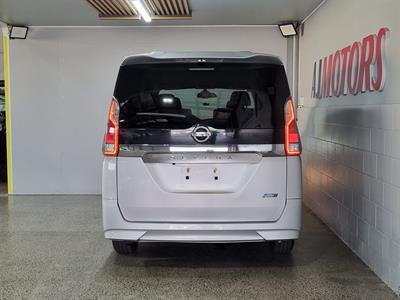 2017 Nissan Serena - Thumbnail