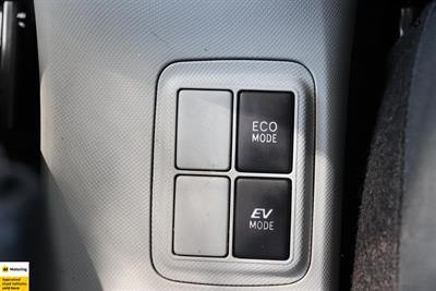 2014 Toyota Aqua - Thumbnail