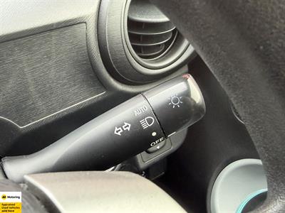 2012 Toyota Aqua - Thumbnail