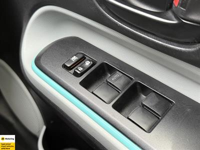 2012 Toyota Aqua - Thumbnail