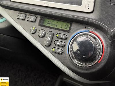 2012 Toyota Aqua - Thumbnail