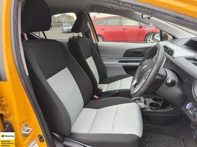 2012 Toyota Aqua - Thumbnail