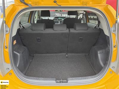 2012 Toyota Aqua - Thumbnail