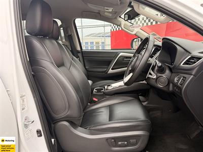 2024 Mitsubishi Pajero Sport - Thumbnail