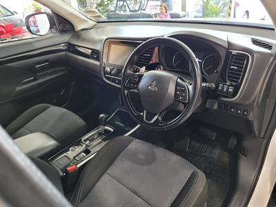 2021 Mitsubishi Outlander - Thumbnail