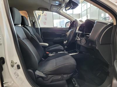 2021 Mitsubishi Outlander - Thumbnail