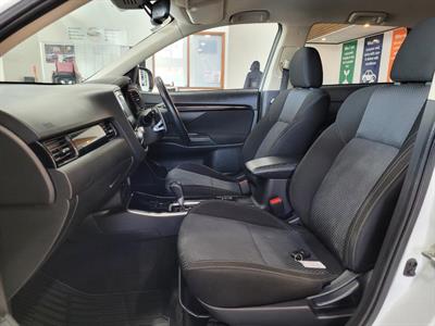 2021 Mitsubishi Outlander - Thumbnail